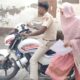 HTET परीक्षा के लिए महिला अभ्यर्थी को बाइक पर परीक्षा केंद्र पहुंचाते नूंह पुलिस के राइडर।